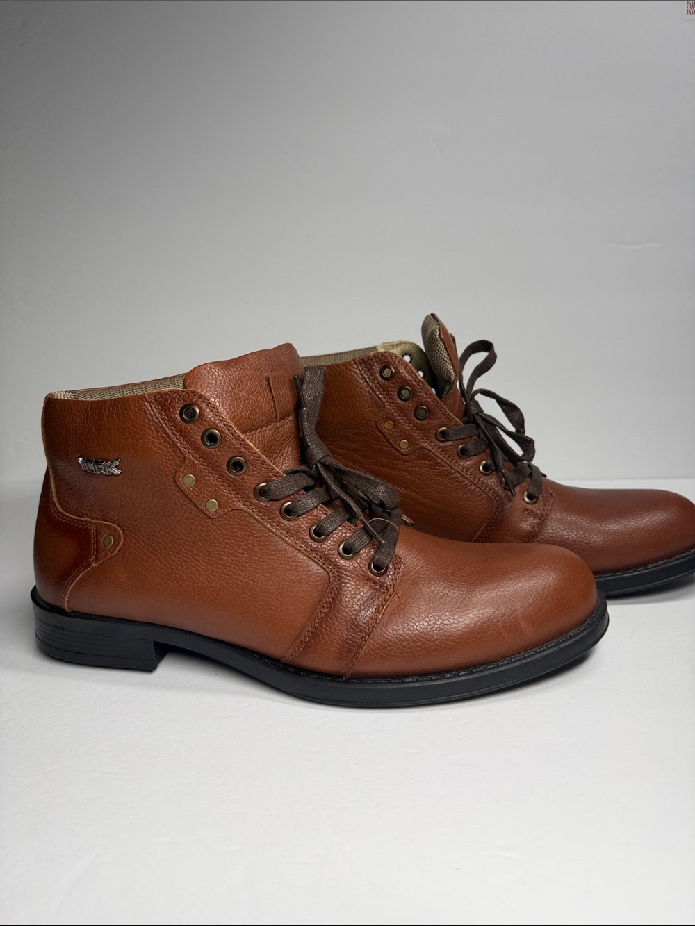 York Men's sz 12 Tan Brown Leather Chukka Boots Workwear Casual Quiet Luxury